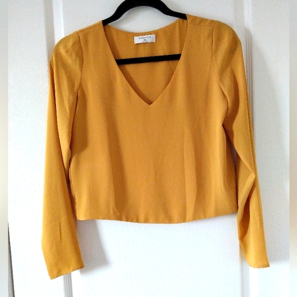 Babaton Aritzia yellow/gold Blouse - Picture 1 of 4